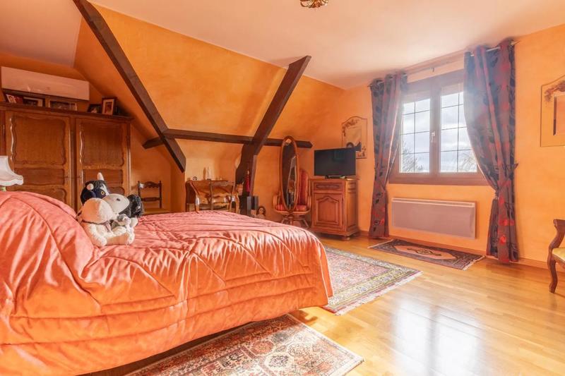 Maison - 220 m² - 8 pièces