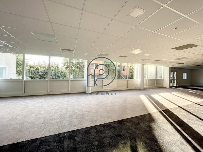 Bureau - 2 463 m²