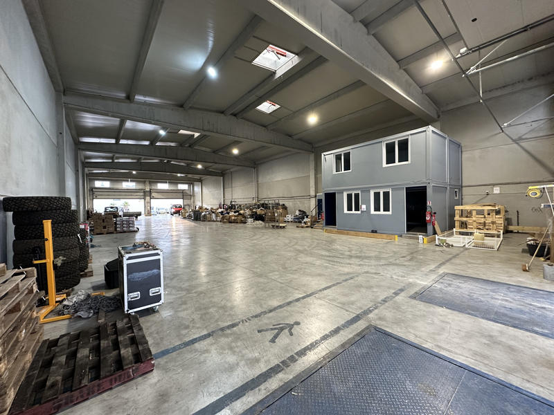 Local d'activités - 880 m²