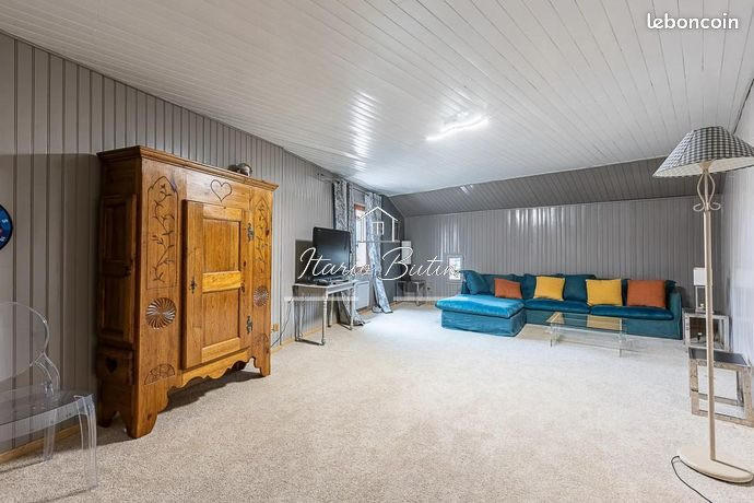 Maison - 238 m² - 9 pièces