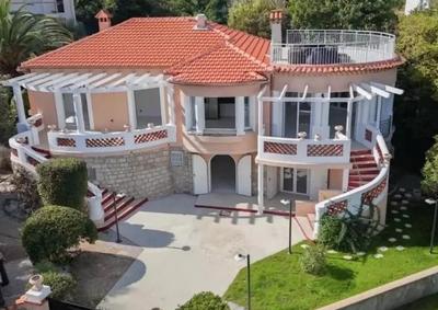 Villa - 260 m² - 10 pièces