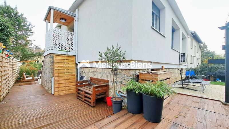 Maison - 219 m² - 8 pièces