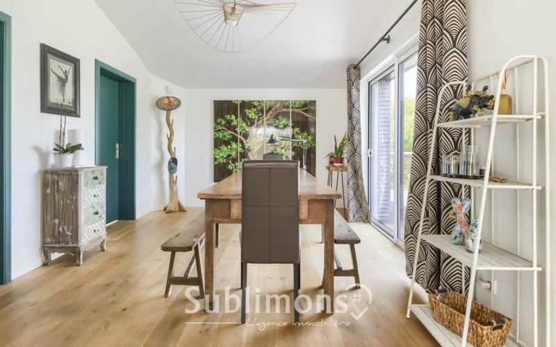 Maison - 207 m² - 8 pièces