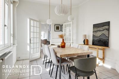 Maison - 210 m² - 8 pièces