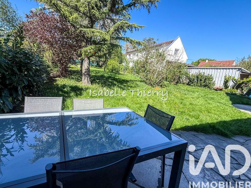 Maison - 185 m² - 8 pièces