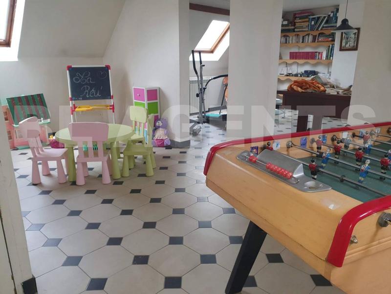 Maison - 240 m² - 11 pièces