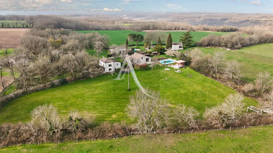 Maison - 230 m² - 8 pièces