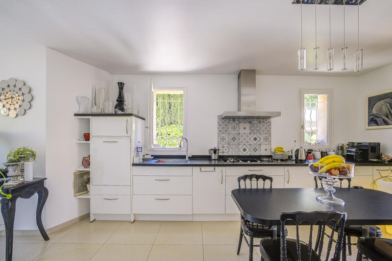 Villa - 214 m² - 6 pièces