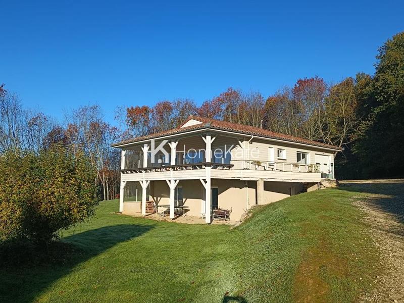 Maison - 350 m² - 10 pièces