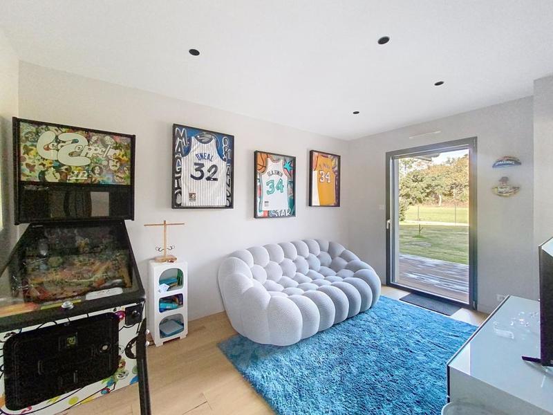 Propriété - 205 m² - 6 pièces