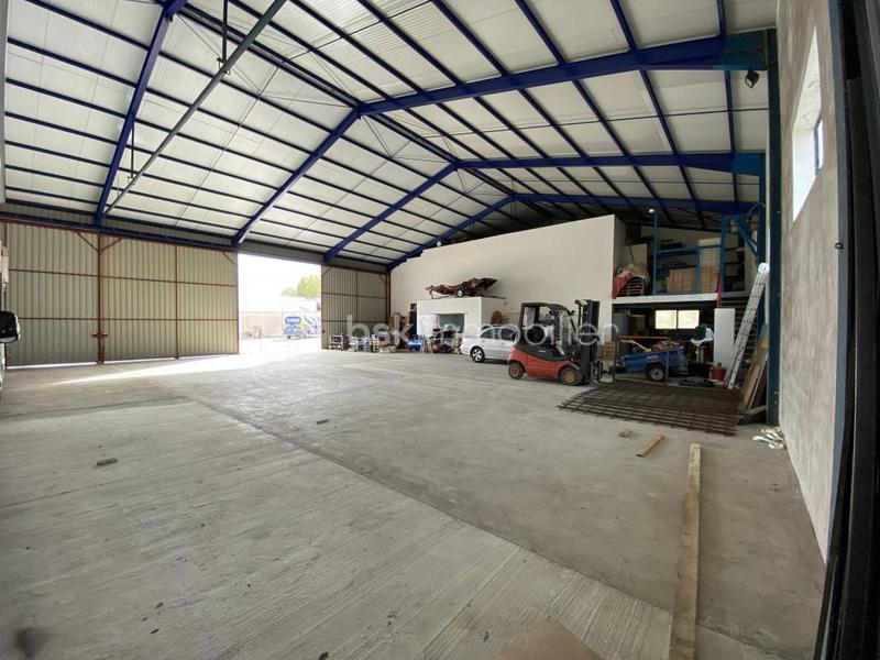 Entrepôt - 158 m² - 8 pièces