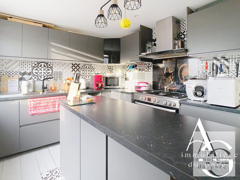 Maison traditionnelle - 86 m² - 5 pièces