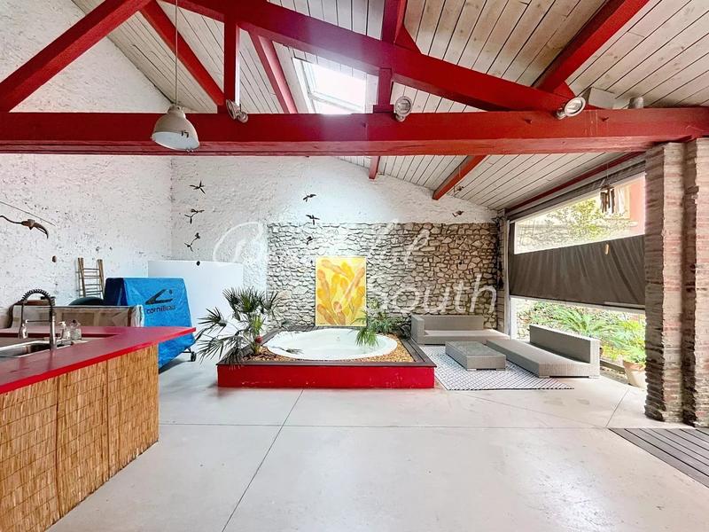 Maison de ville - 220 m² - 6 pièces