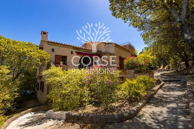 Villa - 206 m² - 6 pièces