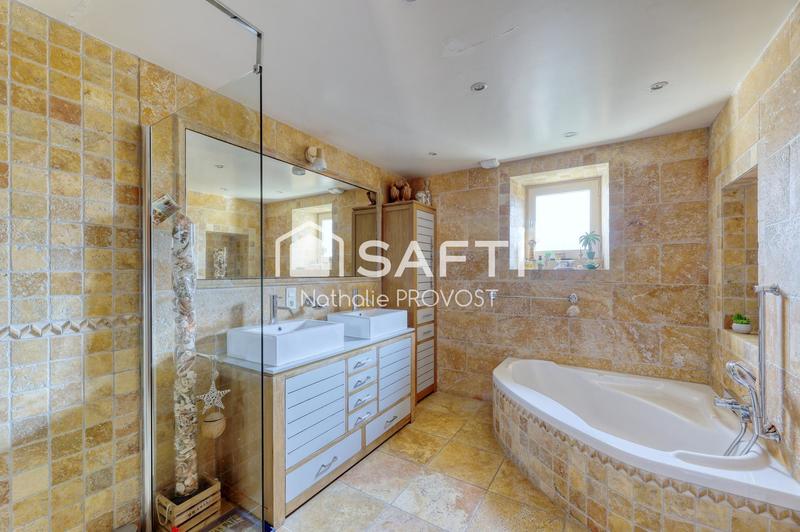 Maison - 212 m² - 8 pièces