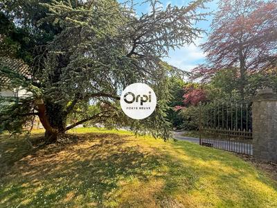 Maison - 472 m² - 10 pièces