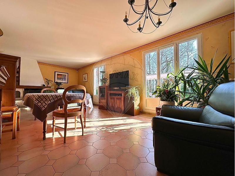 Demeure - 239 m² - 10 pièces