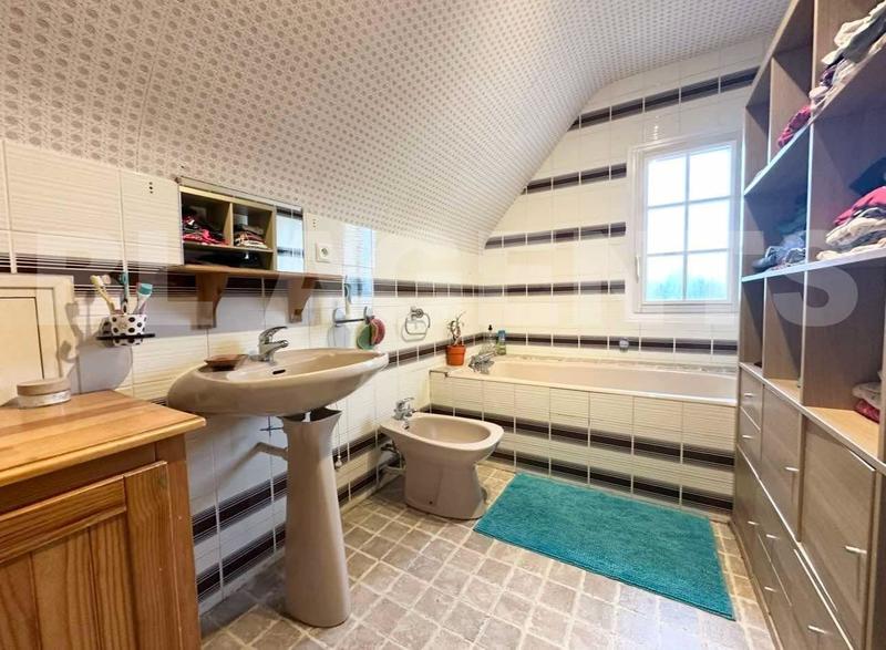 Maison traditionnelle - 114 m² - 6 pièces