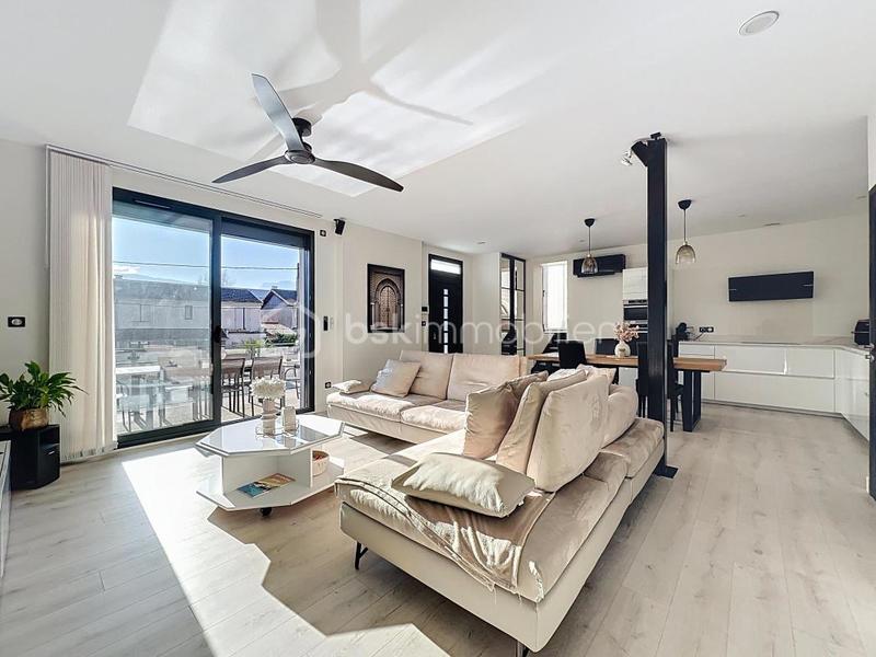 Maison - 180 m² - 7 pièces