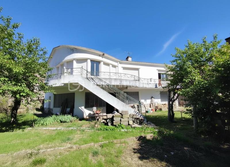 Maison traditionnelle - 200 m² - 10 pièces