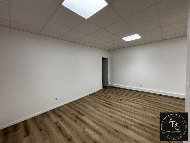 Local commercial - 120 m² - 3 pièces