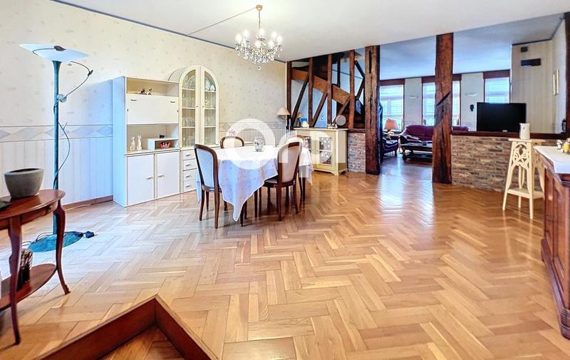 Appartement - 212 m² - 6 pièces