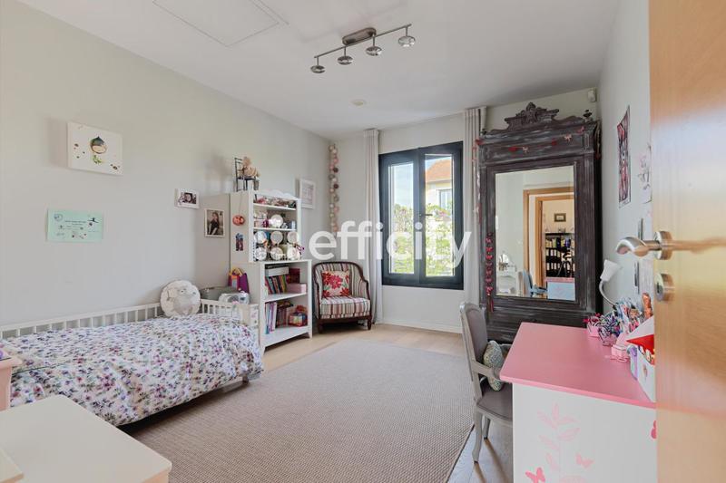 Maison - 230 m² - 7 pièces