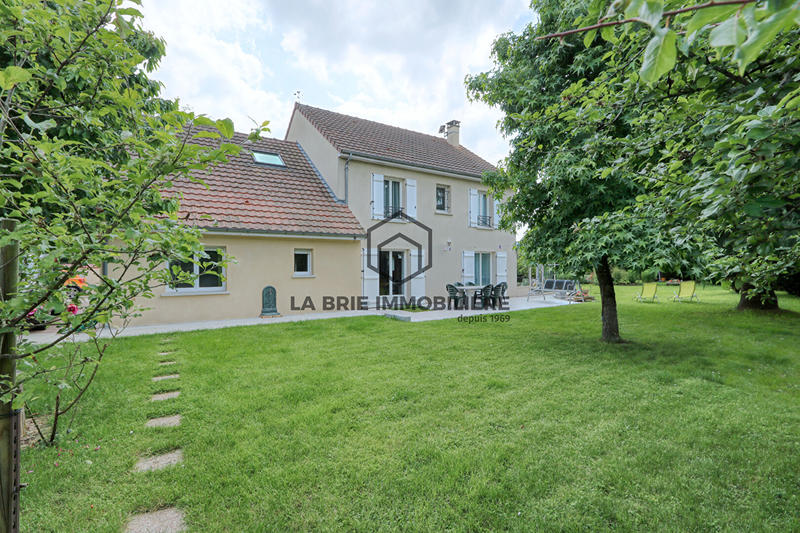 Maison - 192 m² - 8 pièces