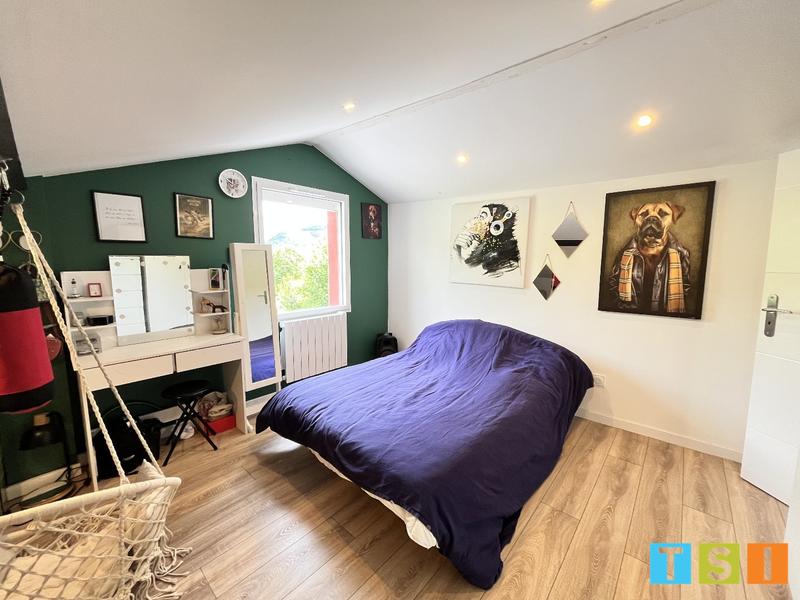 Maison - 210 m² - 8 pièces