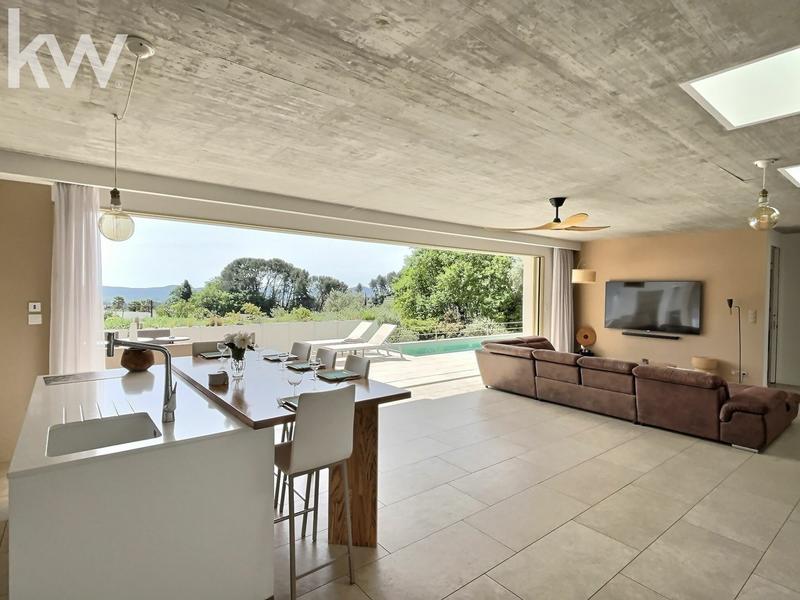 Maison contemporaine - 239 m² - 8 pièces