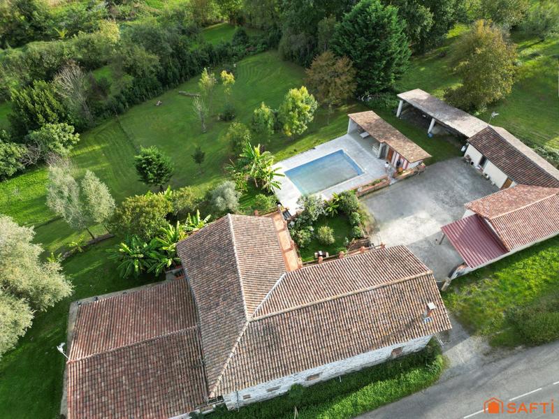 Maison - 440 m² - 11 pièces