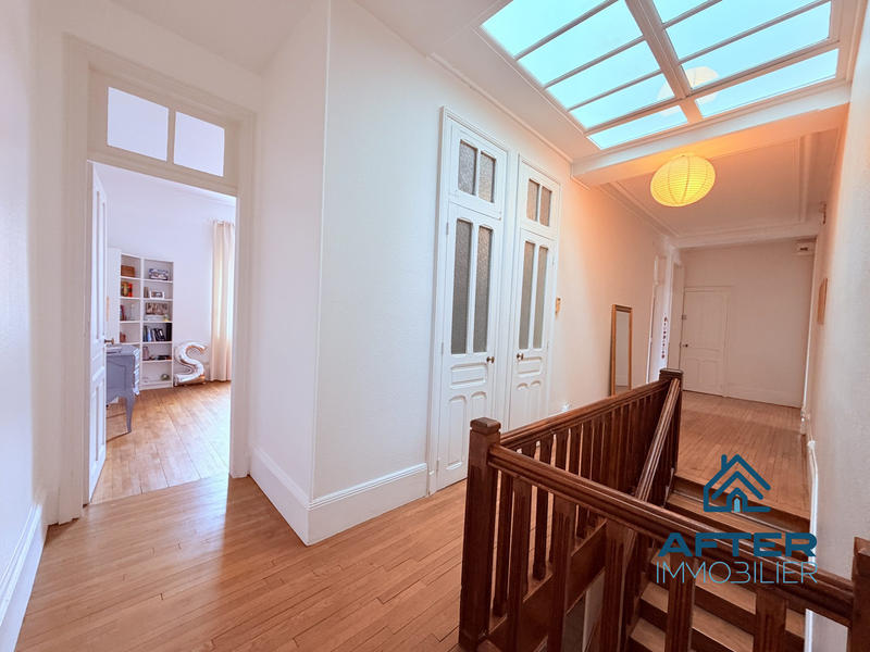 Maison - 220 m² - 7 pièces