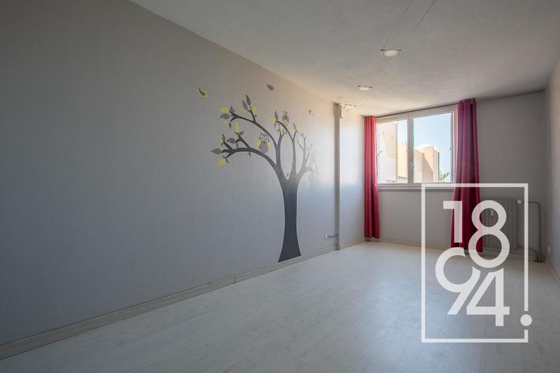 Appartement - 100 m² - 5 pièces