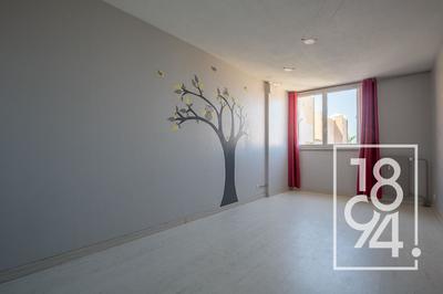 Appartement - 100 m² - 5 pièces