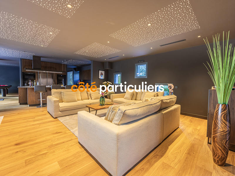 Maison - 260 m² - 7 pièces