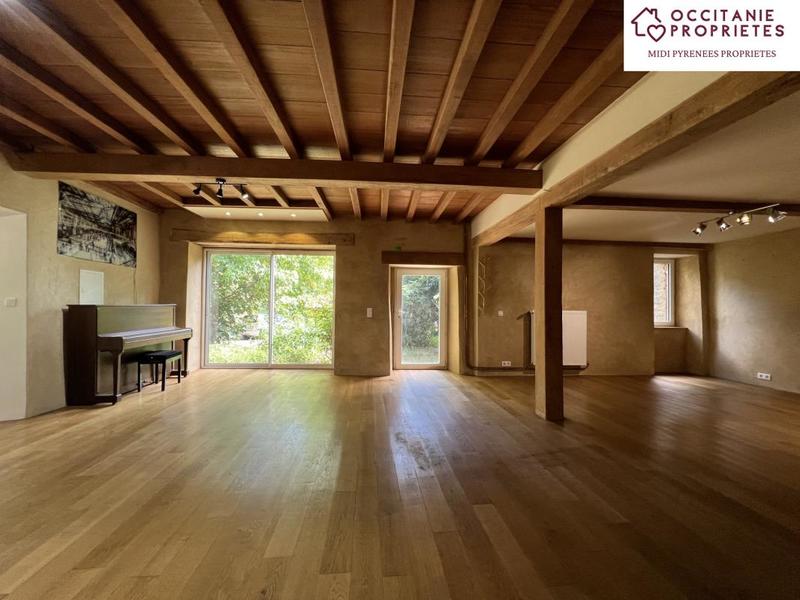 Propriété - 230 m² - 7 pièces