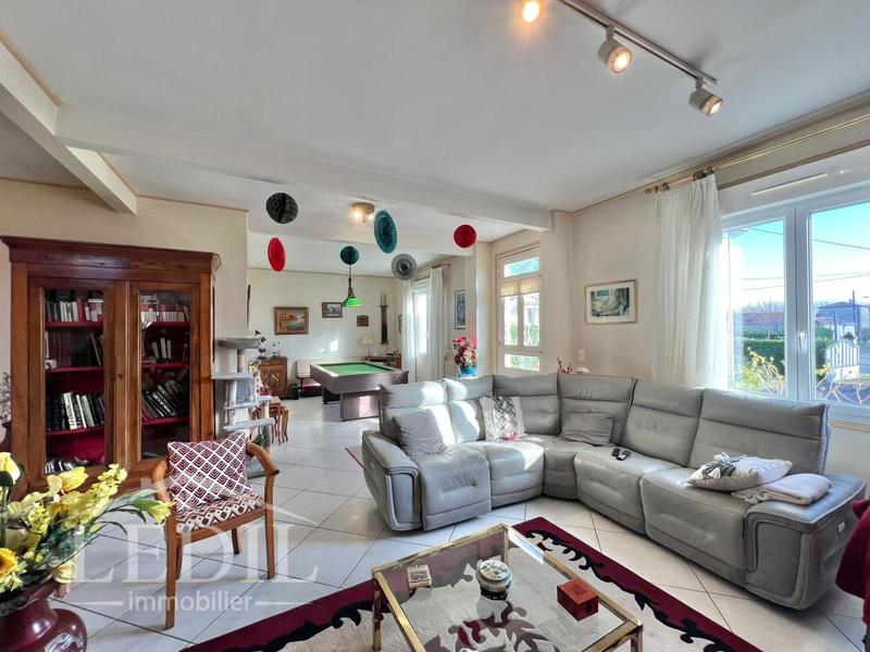 Maison - 330 m² - 6 pièces