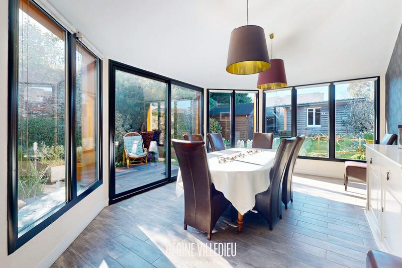 Maison - 211 m² - 10 pièces