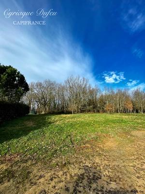 Terrain constructible - 2 500 m²