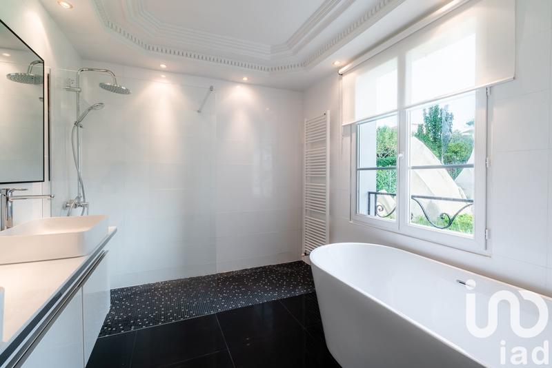 Maison - 252 m² - 8 pièces