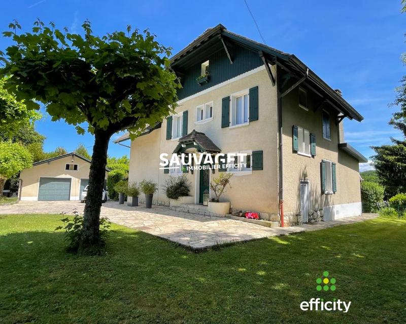 Maison - 275 m² - 9 pièces