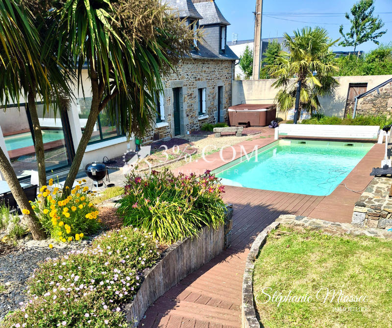 Maison en pierre - 280 m² - 8 pièces