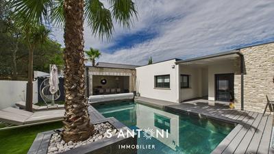 Maison - 200 m² - 9 pièces