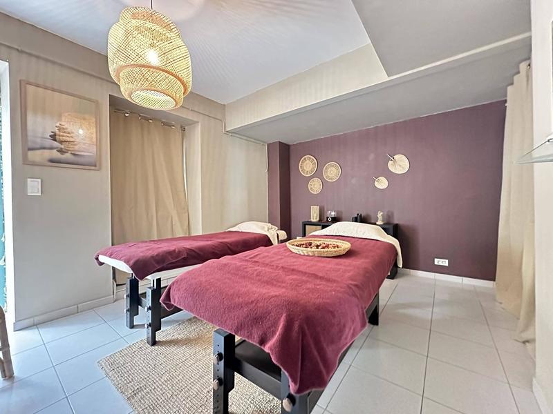 Maison - 214 m² - 9 pièces