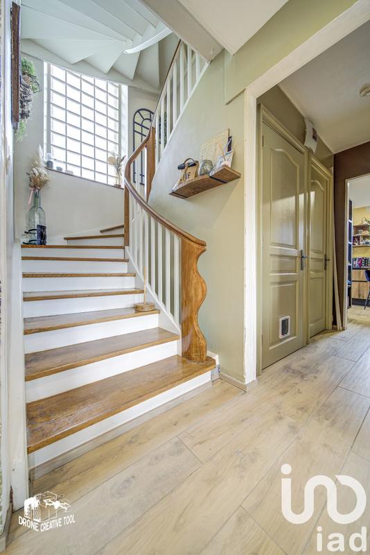 Maison - 218 m² - 8 pièces