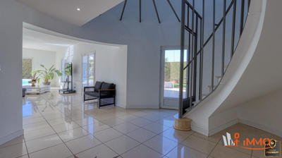 Maison - 280 m² - 8 pièces