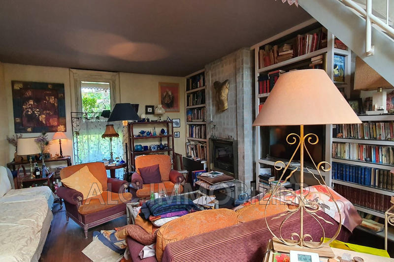 Maison - 250 m² - 9 pièces