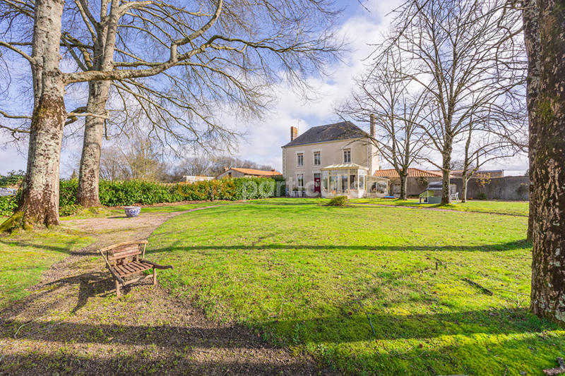 Maison - 450 m² - 12 pièces