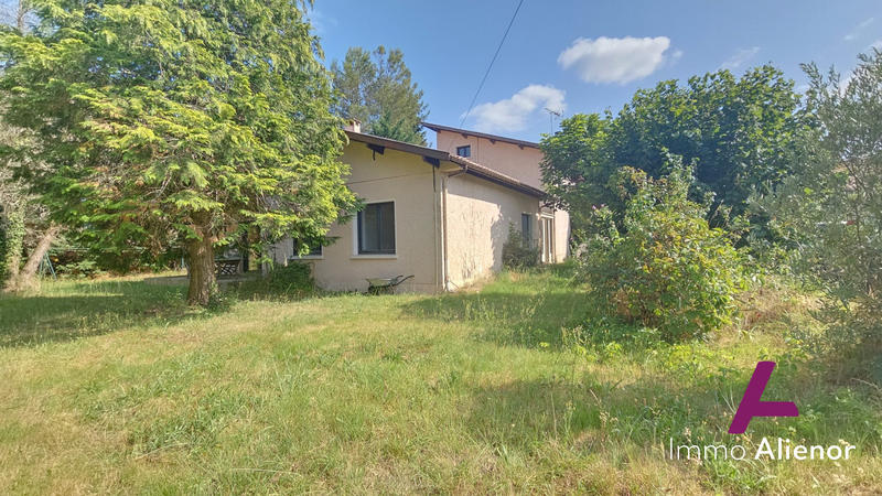 Maison - 215 m² - 9 pièces