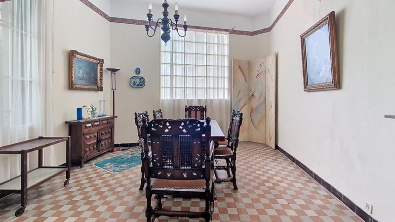 Demeure - 300 m² - 11 pièces